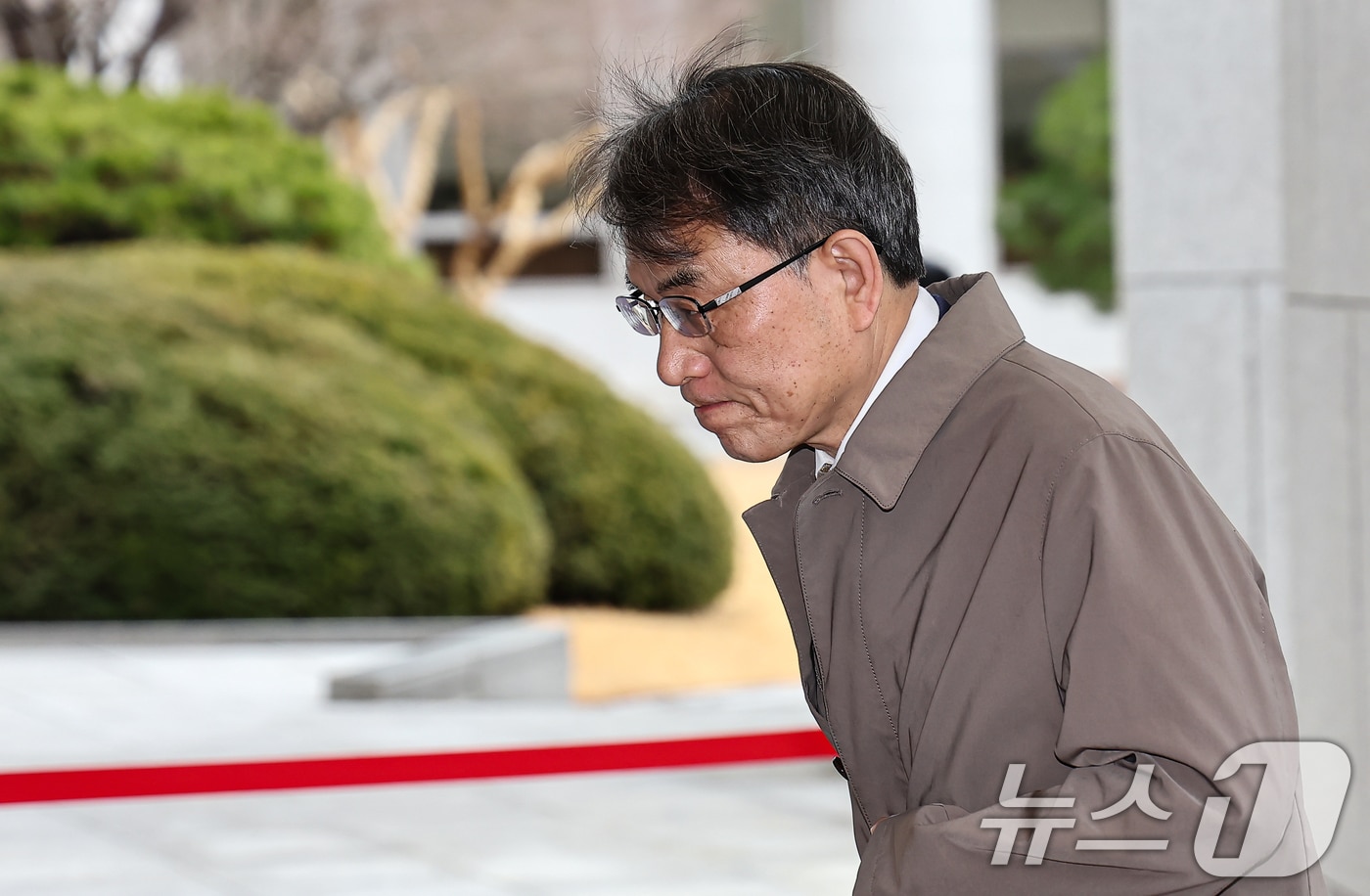 노태악 대법관이 3일 본인의 퇴임식을 앞두고 서울 서초구 대법원으로 들어서고 있다. ⓒ 뉴스1 김도우 기자