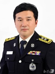 경기 고양소방서 소속 성치인 소방경(48).(경기도북부소방재난본부 제공. 재판매 및 DB 금지)/뉴스1  