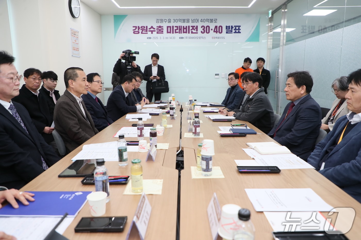 강원도는 3일 수출 1억 불 달성한 (주)유바이오로직스 현장을 방문해 기업 현장의견 청취했다.(강원도 제공. 재판매 및 DB금지)/뉴스1