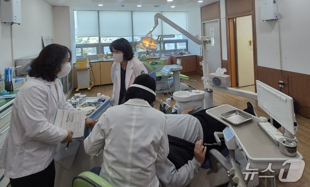 울산 동구보건소 건강e음 장애인 구강검진.(울산 동구 제공. 재판매 및 DB금지)/뉴스1