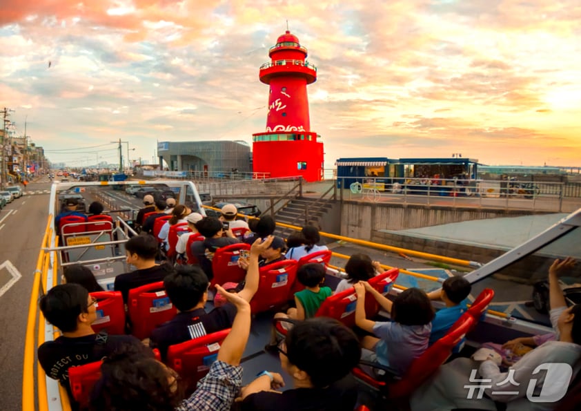 시흥시티투어 2층 버스.(시흥시 제공)