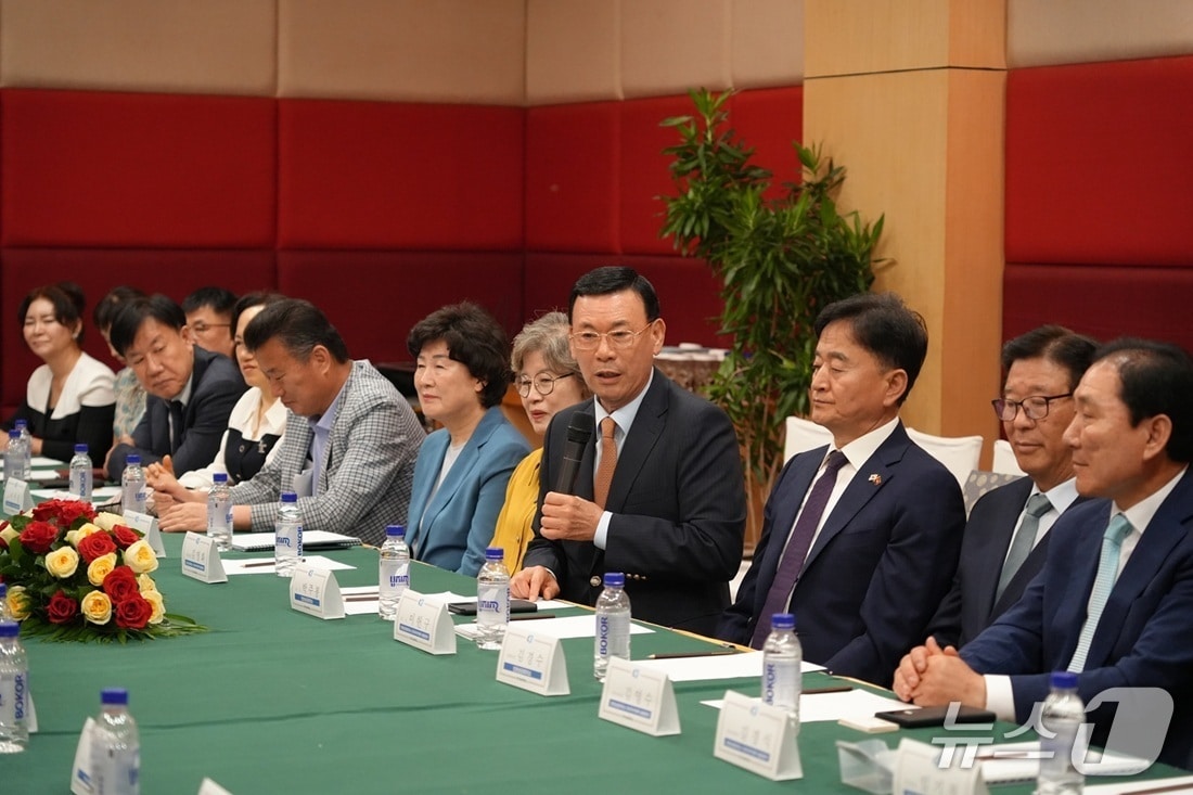 인천상공회의소 경제사절단과 캄보디아 한인 상공회의소가 간담회를 진행하고 있다. (인천상공회의소 제공.재판매 및 DB금지)