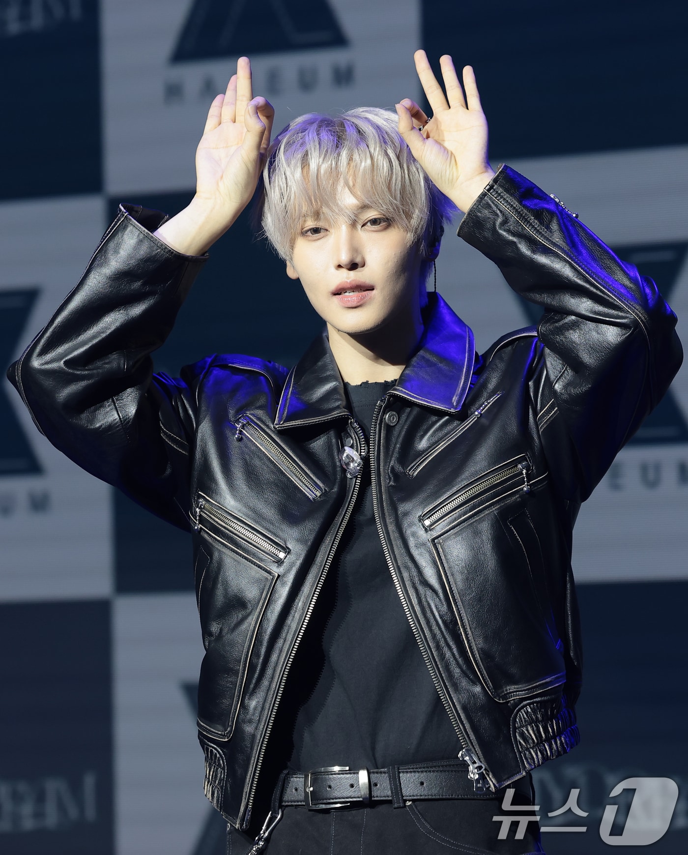 가수 장한음이 30일 서울 강남구 성암아트홀에서 가진 두 번째 EP ‘DAYDREAM' 발매 기념 쇼케이스에서 포즈를 취하고 있다. 2026.3.30 ⓒ 뉴스1 권현진 기자