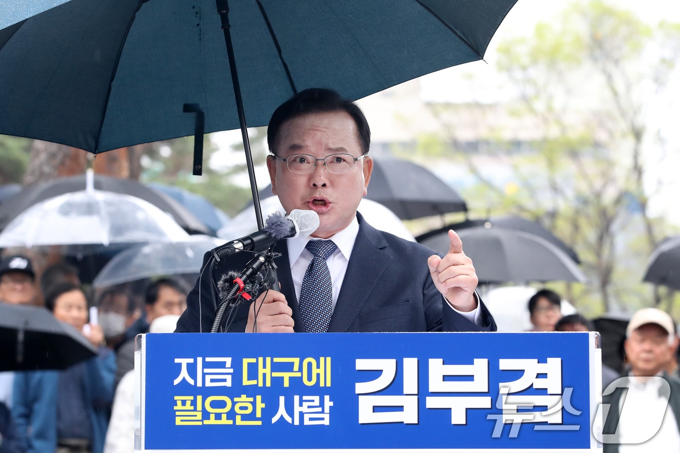 김부겸 전 국무총리가 지난 3월 30일 오후 대구 중구 2·28기념중앙공원에서 6·3지방선거 대구시장 출마를 선언하고 있다. 2026.3.30 ⓒ 뉴스1 공정식 기자