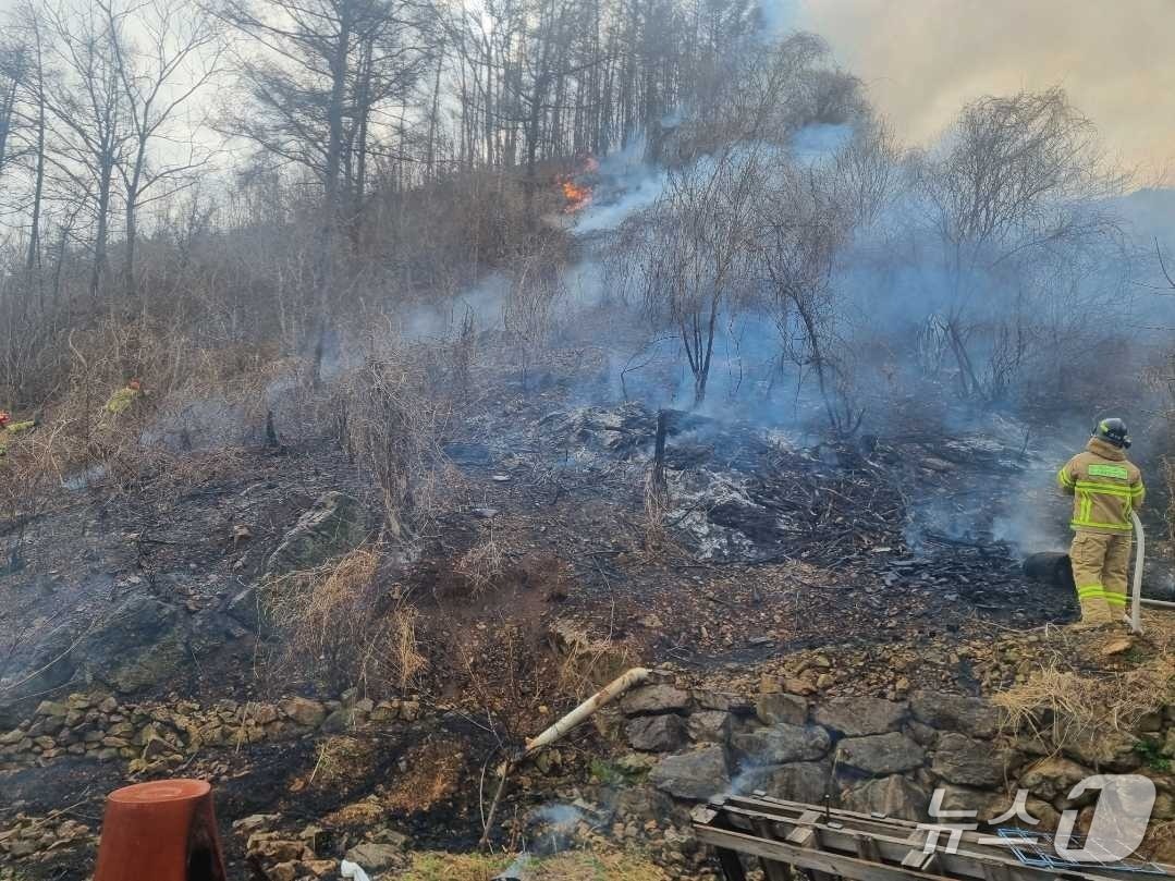 강원 양구 국토정중앙면 원리 산불 현장.(강원도 제공, 재판매 및 DB금지)