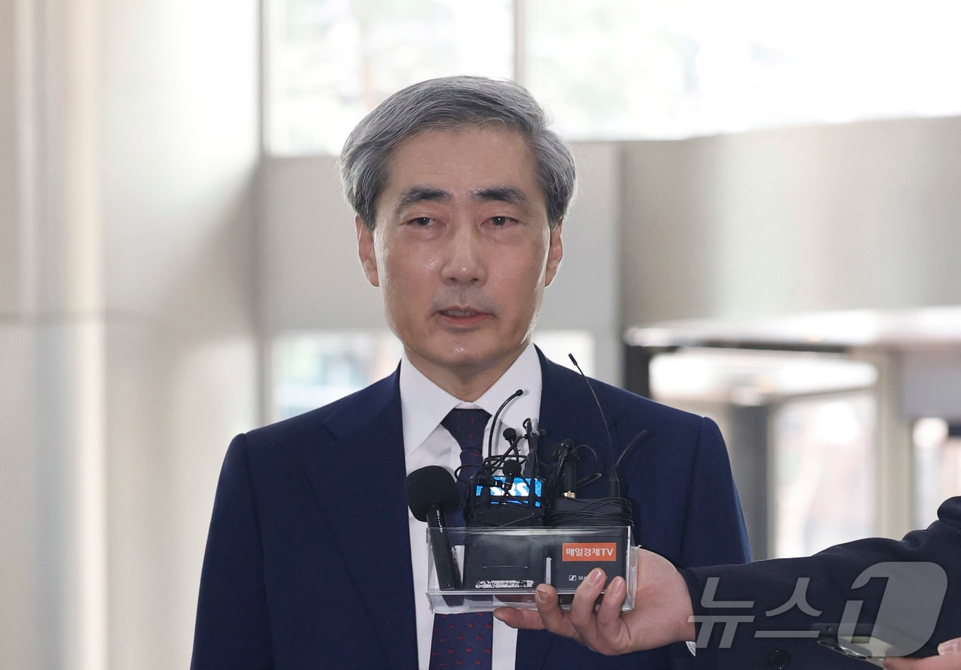 신현송 한국은행 총재 후보자가 31일 오전 서울시 중구 세종대로 한화금융플라자에 마련된 청문회 준비 사무실로 출근하며 취재진의 질문에 답하고 있다. 2026.3.31 ⓒ 뉴스1 박정호 기자