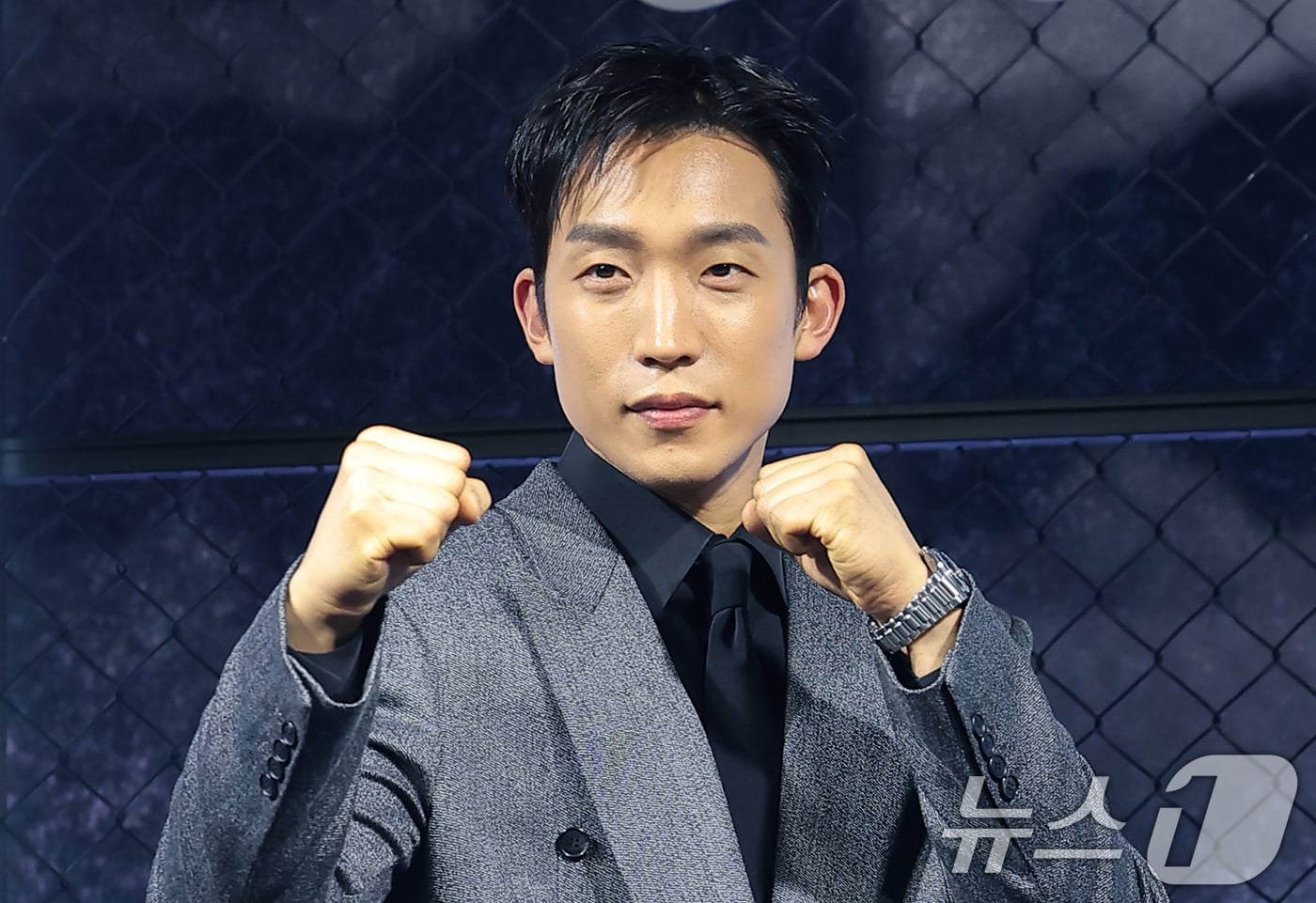 배우 이상이가 31일 오전 서울 중구 앰배서더 서울 풀만 호텔에서 열린 ‘사냥개들’ 시즌 2(극본 김주환/연출 김주환) 제작발표회에서 포즈를 취하고 있다. ‘사냥개들’ 시즌 2는 극악무도한 불법 사채꾼 일당을 때려잡은 건우(우도환 분)와 우진(이상이 분)이 돈과 폭력이 지배하는 글로벌 불법 복싱 리그를 상대로 또 한 번 통쾌한 훅을 날리는 이야기다. 2026.3.31 ⓒ 뉴스1 권현진 기자