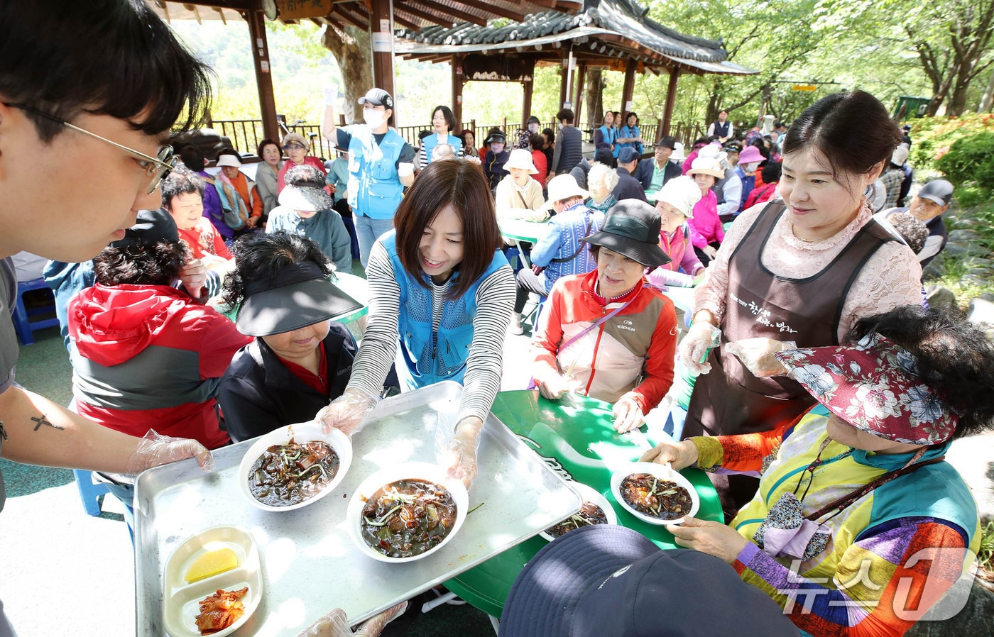 지난해 광주 북구에서 진행된 사랑의밥차 모습.(광주 북구 제공)