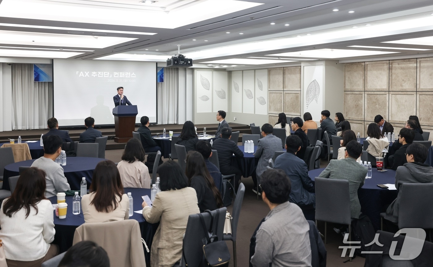 세관 현장 AX 추진단 컨퍼런스에서 개최사를 하고 있는 이종욱 관세청 차장 (관세청 제공.재판매 및 DB금지)/뉴스1