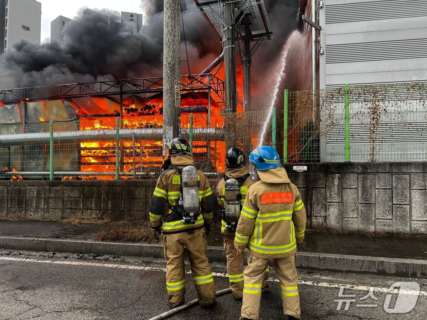 경기 양주시 백석읍 공장 화재.(경기도북부소방재난본부 제공. 재판매 및 DB 금지)/뉴스1