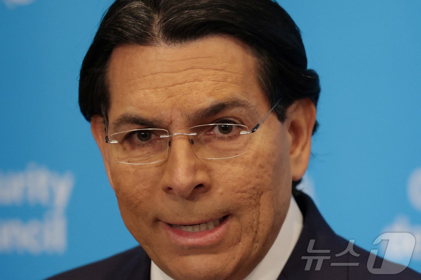 대니 다논 유엔 주재 이스라엘 대사가 2일(현지시간) 미국 뉴욕 유엔본부에서 미국과 이스라엘의 대이란 공격에 대해 언론에 설명하고 있다. 2026.3.2 ⓒ 로이터=뉴스1