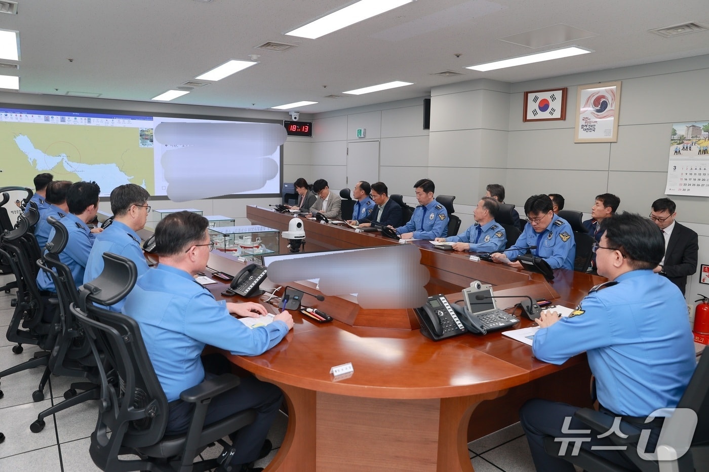 장인식 해양경찰청장 직무대리가 3일 인천 연수구 해양경찰청사에서  호르무즈 해협 긴장 고조에 따른 지휘부 중심 상황점검 회의를 주재하고 있다(해양경찰청 제공/뉴스1)