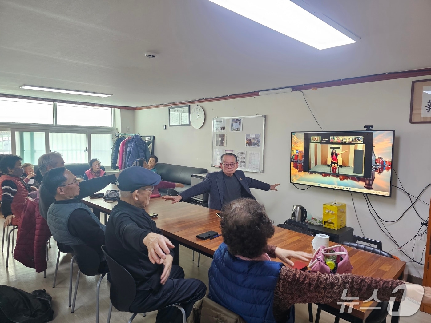 울산 북구 스마트경로당 실버로빅 사업 모습.(울산 북구 제공. 재판매 및 DB금지)/뉴스1