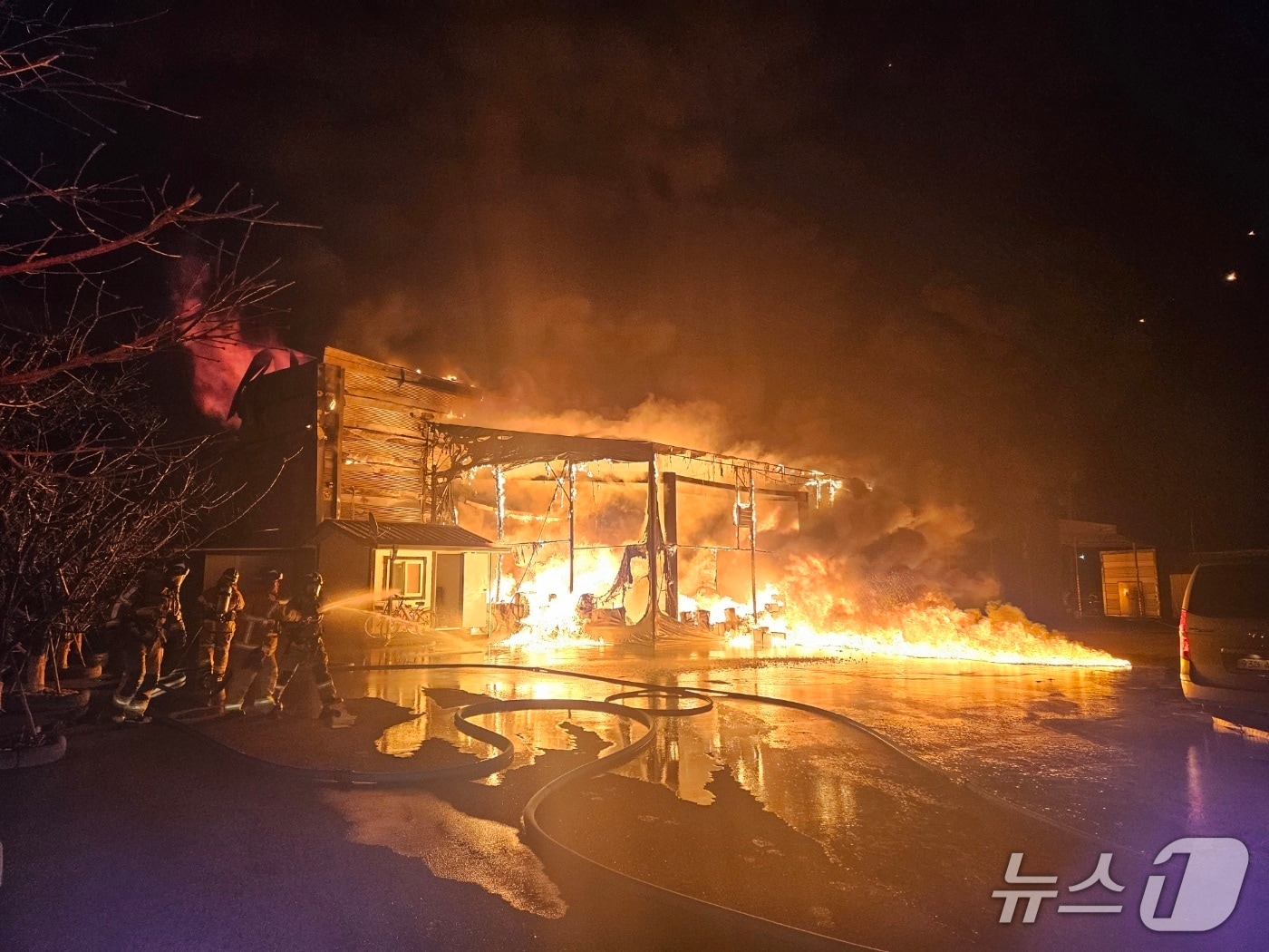 음성 휴대전화 필름 제조공장 화재 현장.(음성소방서 제공. 재판매 및 DB금지)