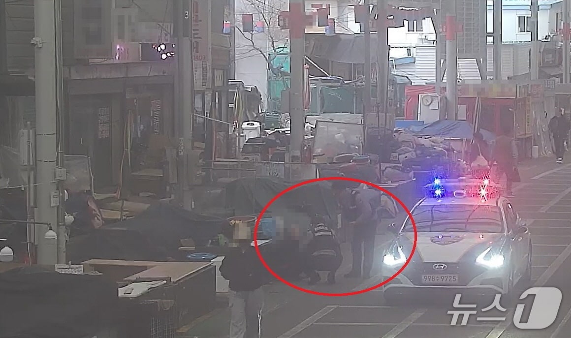 울산 중구 CCTV통합관제센터가 지난 실종된 치매 노인을 발견해 가족에게 돌려보냈다고 4일 밝혔다.(울산 중구 제공. 재판매 및 DB금지)/뉴스1