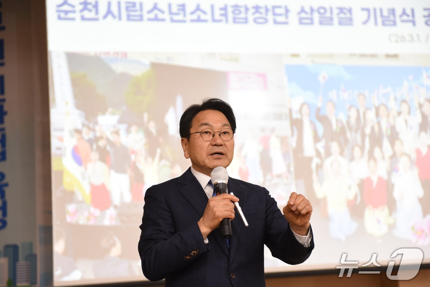 강기정 광주시장이 4일 순천대학교 파루홀에서 '통합 상생토크'를 열고 통합에 대한 설명을 진행하고 있다.