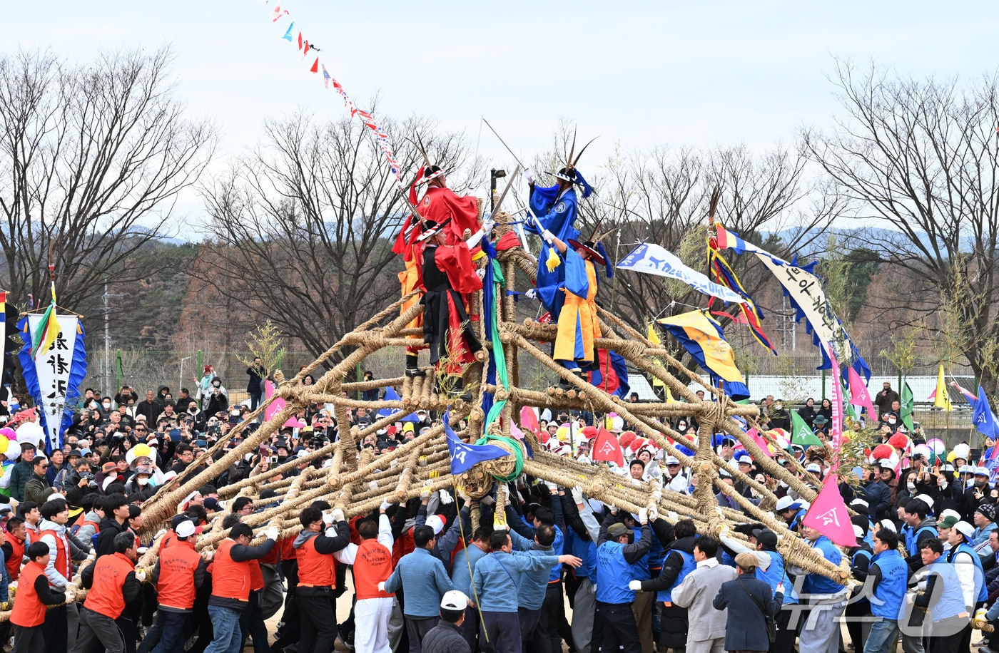 창녕군이 지난달 23일부터 이달 3일까지 열린 3·1 민속 문화제에서 선보인 국가 무형유산 영산쇠머리대기 모습.(창녕군 제공. 재판매 및 DB금지)