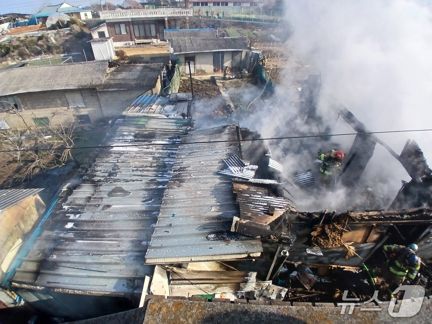 4일 오후 3시 25분께 전북 익산시 함라면의 한 주택에서 불이 났다.(전북소방본부 제공. 재판매 및 DB금지)
