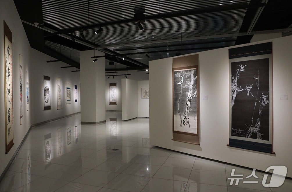 훈민정신세계화 베이징 서화전 전시장 전경.