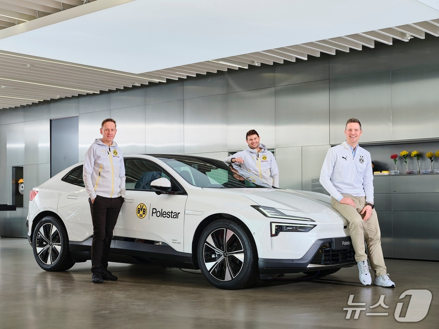  (왼쪽부터) 보루시아 도르트문트 레전드 플리어어 요르크 하인리히, BVB 동아시아 스포츠 총괄 마리우스 로렌즈, BvB 아시아·태평양 지역 경영 총괄 벤야민 발.(폴스타 제공)