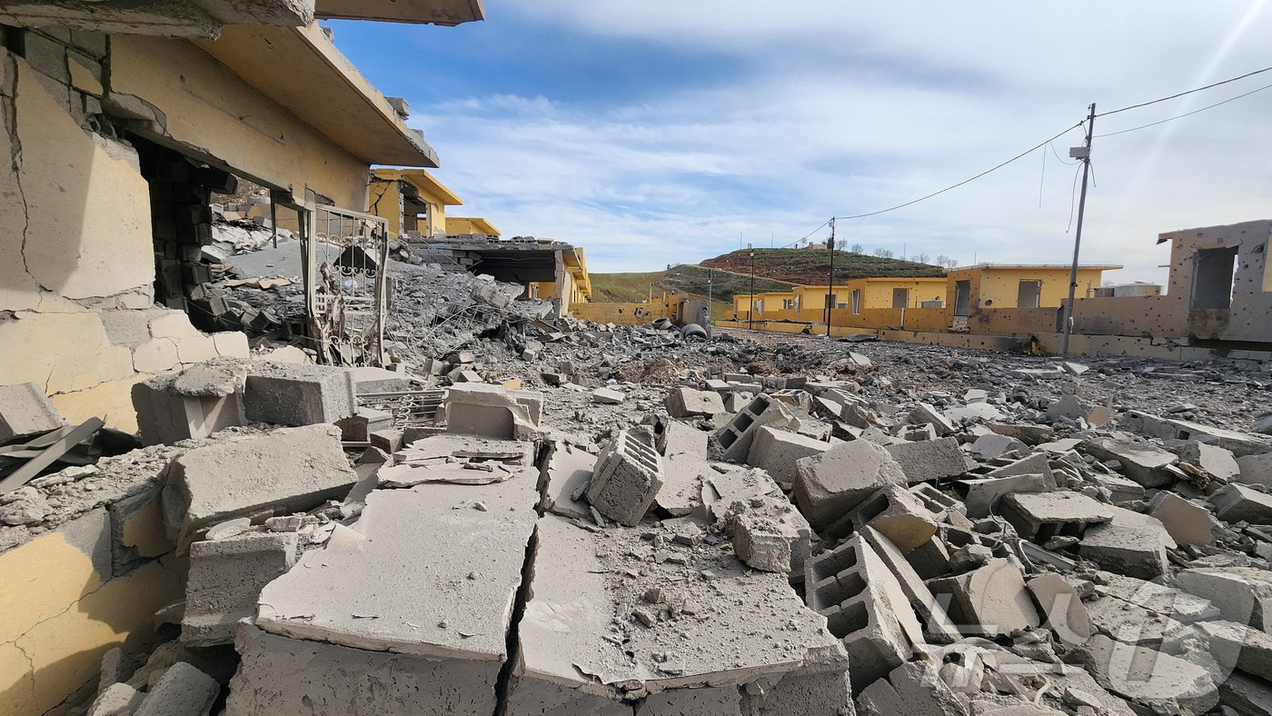 4일(현지시간) 이라크 쿠르디스탄 지역의 데칼라에서 드론 공격으로 건물이 파괴된 모습. 이 공격은 이란 쿠르드 반정부 단체 본부를 겨냥한 것으로 전투원 2명이 부상을 입었다. 2026.03.04. ⓒ 로이터=뉴스1