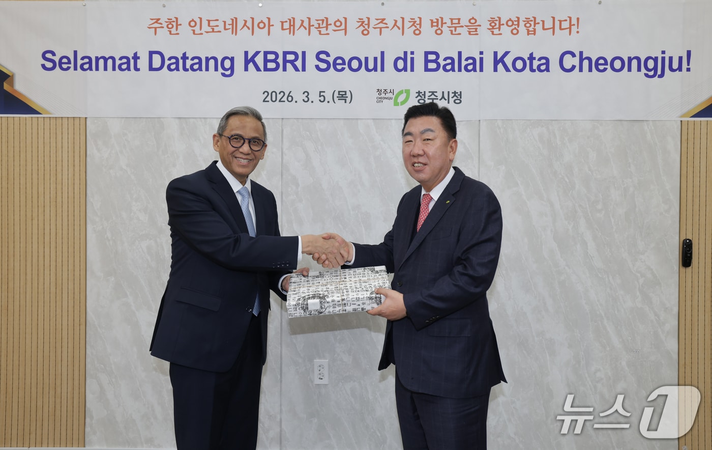 왼쪽부터 체쳅 헤라완 주한 인도네시아 대사, 이범석 청주시장.(시 제공. 재판매 및 DB금지)