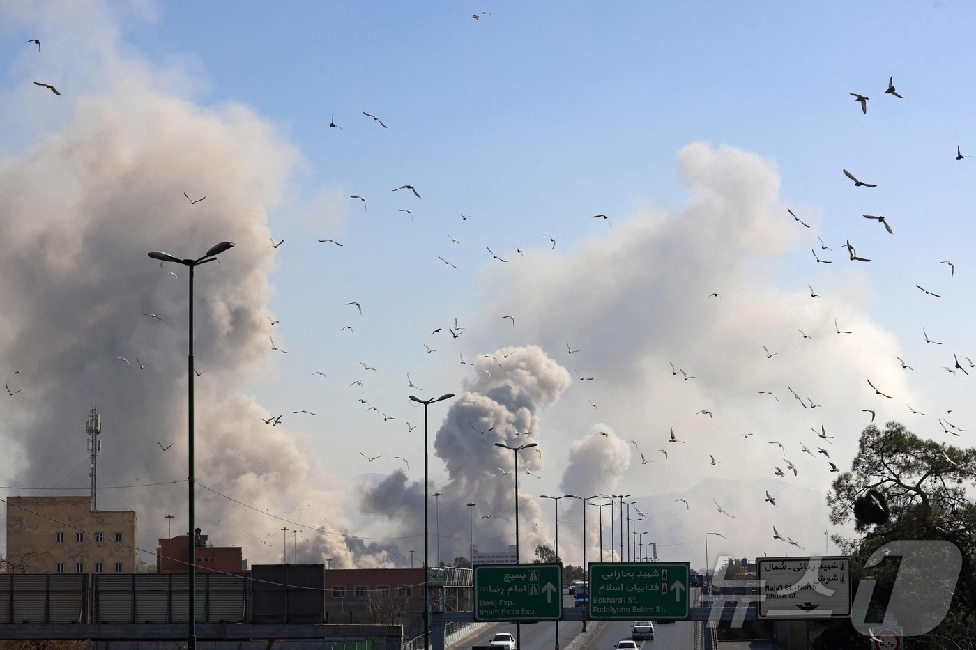 5일(현지시간) 이스라엘의 공습 이후 이란 테헤란에서 연기가 치솟고 있다. 2026.03.05 ⓒ AFP=뉴스1