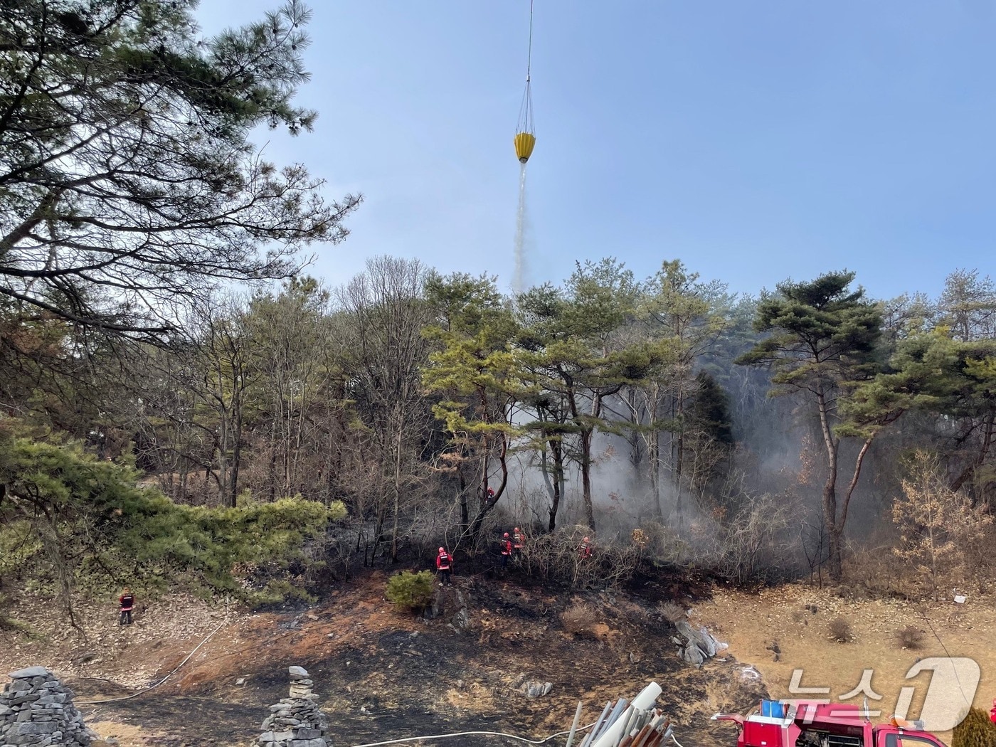 제천시 송학면 장곡리 산불.(제천소방서 제공. 재판매 및 DB금지) 