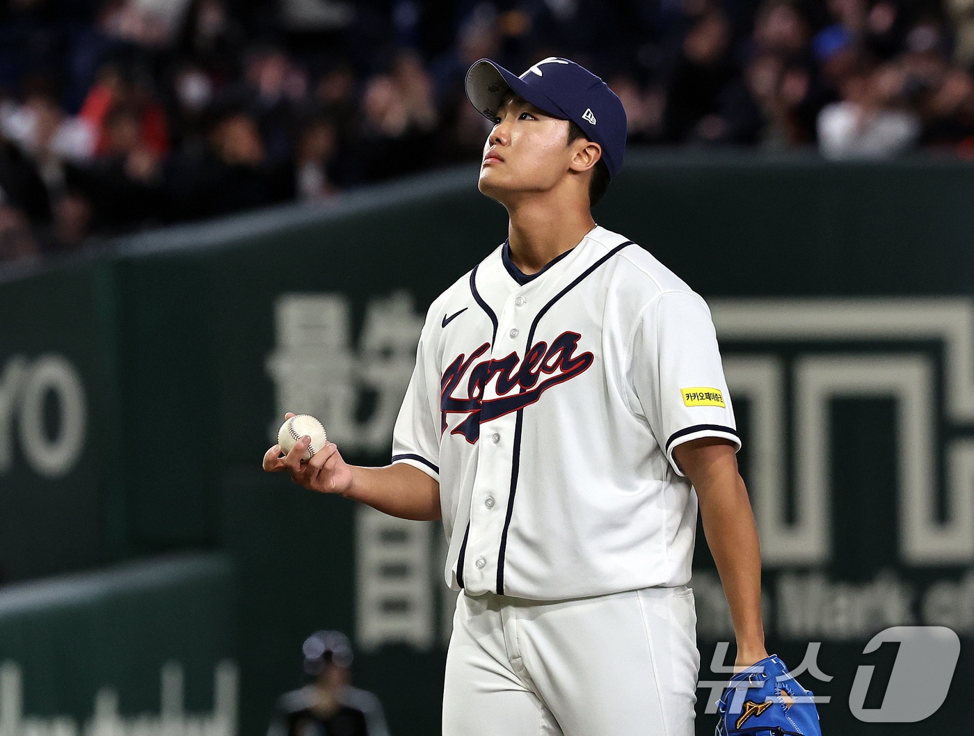 5일 오후 일본 도쿄돔에서 열린 2026 월드베이스볼클래식 C조 1차전 대한민국과 체코의 경기. 대한민국 투수 정우주가 5회초 무사 1,2루 상황 체코의 바브라에게 홈런을 허용한 뒤 아쉬워하고 있다. 2026.3.5 ⓒ 뉴스1 구윤성 기자