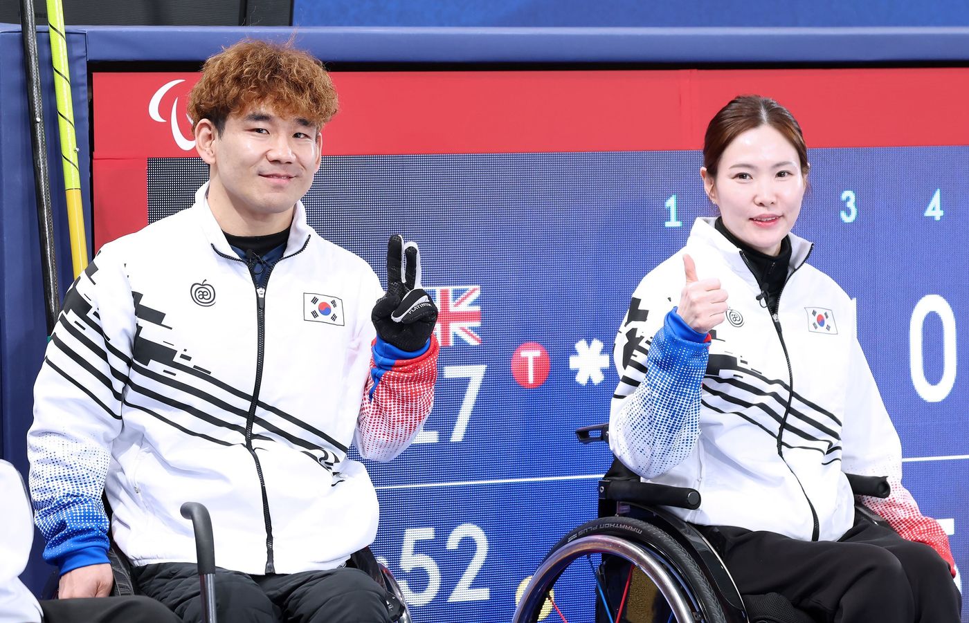 2026 밀라노·코르티나 동계 패럴림픽에 출전한 휠체어컬링 믹스더블의 백혜진(오른쪽)-이용석. (대한장애인체육회 제공)