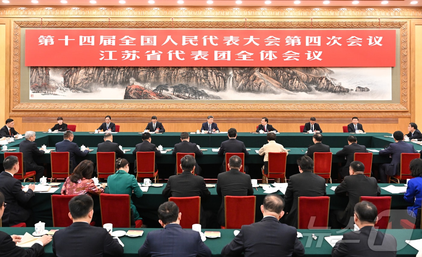 시진핑 중국 국가주석이 5일 오후 전국인민대표대회(전인대) 장쑤대표단 심의에 참석했다. ⓒ 신화=뉴스1