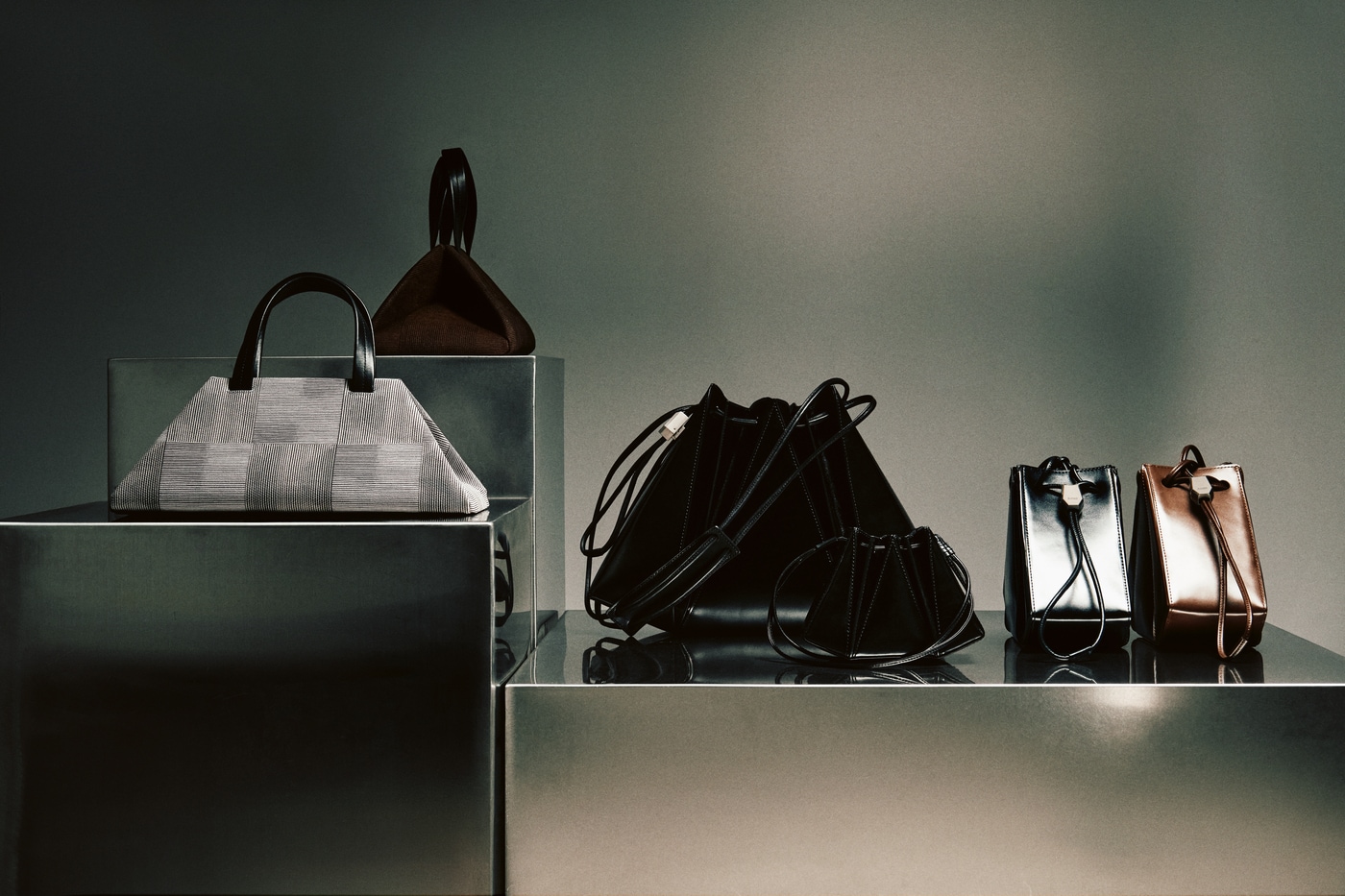 "봄에는 가방 바꿔볼까"...디자이너 브랜드 신상 속속 출시 - 뉴스 썸네일 이미지