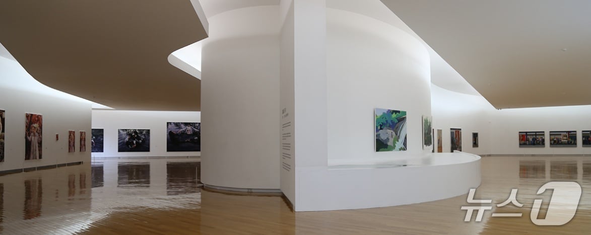 '봄볕 아래 스며든 거장의 숨결'...경기도 미술관으로 떠나 볼까 - 뉴스 썸네일 이미지