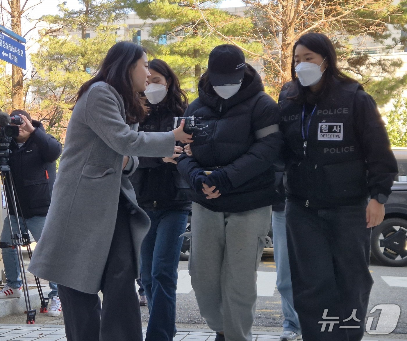  아동학대치사 혐의를 받는 A 씨(29)가 구속 전 피의자 심문(영장실질심사)을 받기 위해 인천지법에 출석했다.이시명기자/뉴스1 