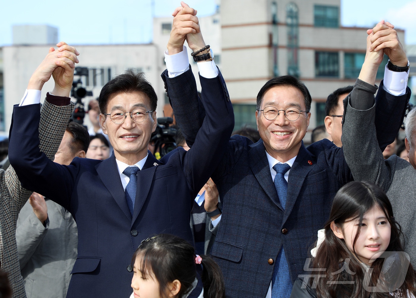 문대림 국회의원(더불어민주당·제주 제주시 갑)과 위성곤 국회의원(민주·제주 서귀포시). 2026.3.7 ⓒ 뉴스1 오미란 기자