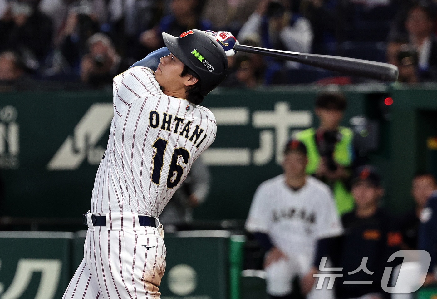 7일 오후 일본 도쿄돔에서 열린 2026 월드베이스볼클래식 C조 조별리그 대한민국과 일본의 경기. 3회말 1사 주자 없는 상황, 일본의 오타니 쇼헤이가 대한민국 고영표를 상대로 동점 솔로홈런을 치고 있다. 2026.3.7 ⓒ 뉴스1 구윤성 기자