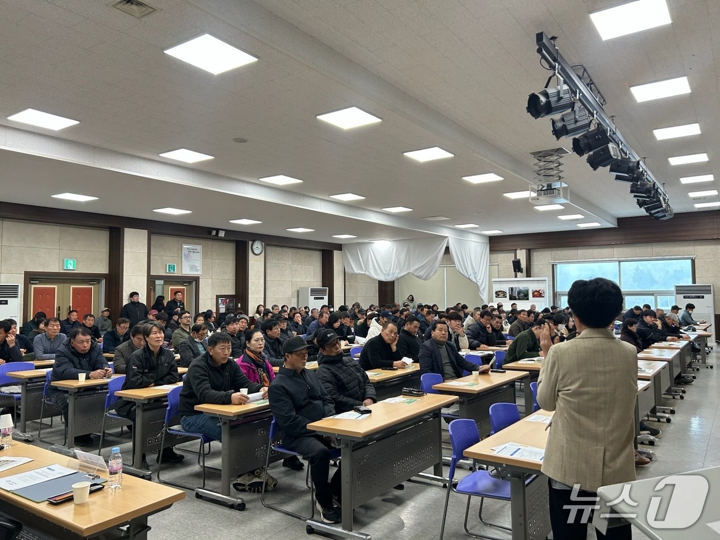 전북 진안군이 외국인 계절근로자 고용을 희망하는 농가와 결혼이민자들을 대상으로 교육을 실시하고 있다.(진안군제공, 재판매 및 ,DB금지)2026..3.8/뉴스1