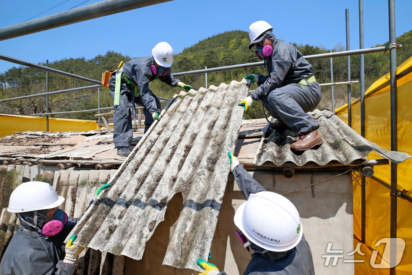 전북 임실군이 올해를 '폐슬레이트 수거의 해'로 정해 사업을 추진한다.(임실군제공, 재판매 및 DB금지)2026.3.8/뉴스1