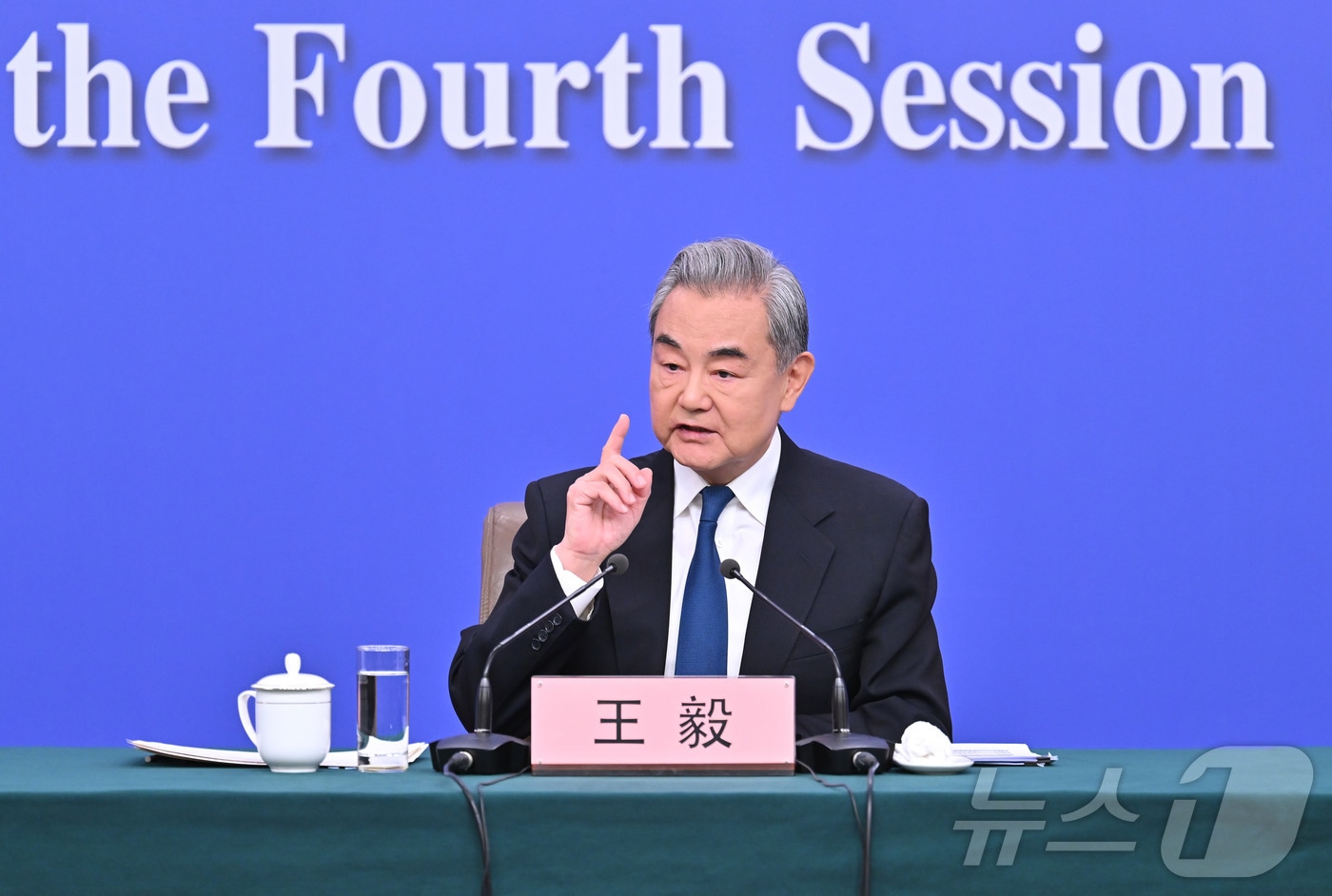 中왕이 "걸프국 민간인 공격 규탄...대화·협상 촉구 기조 평가" - 뉴스 썸네일 이미지