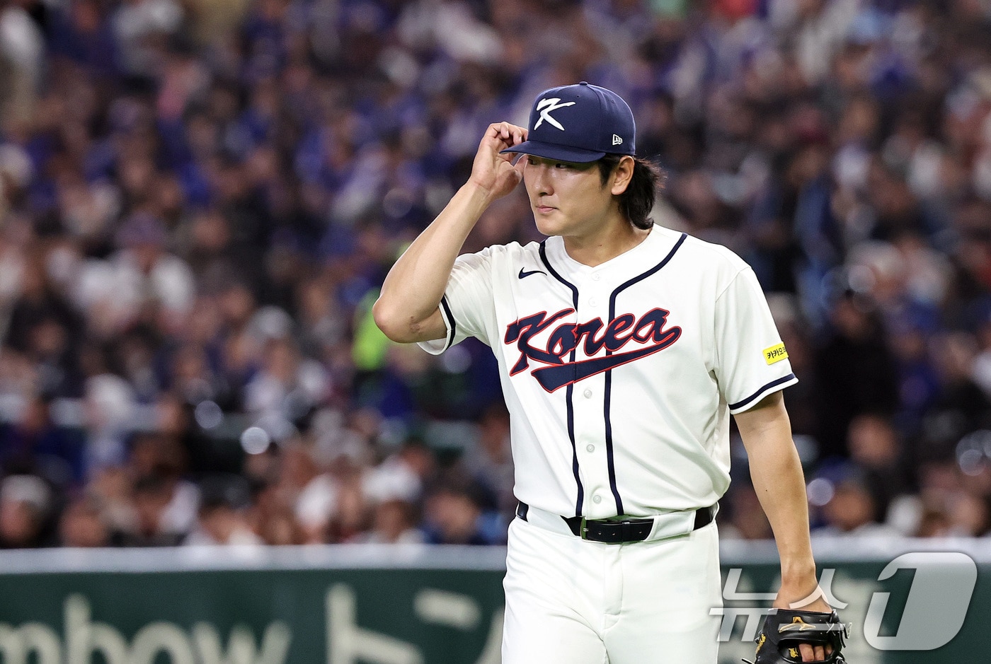 8일 일본 도쿄돔에서 열린 2026 월드베이스볼클래식 조별리그 C조 대한민국과 일본의 경기. 4회초 마운드에 오른 대한민국 투수 곽빈이 이닝을 마친 뒤 더그아웃으로 향하고 있다. 2026.3.8 ⓒ 뉴스1 구윤성 기자