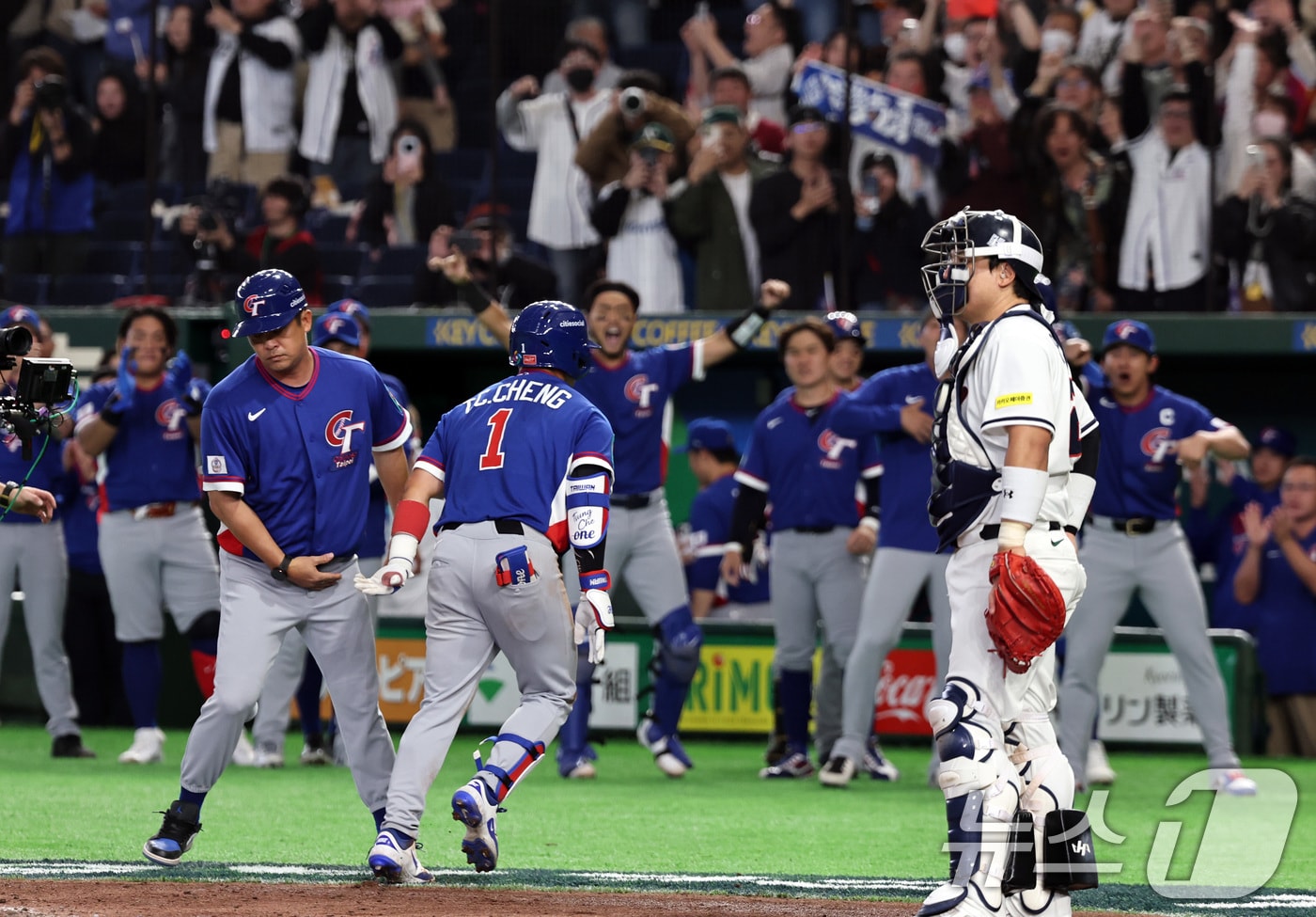 8일 일본 도쿄돔에서 열린 2026 월드베이스볼클래식 조별리그 C조 대한민국과 일본의 경기. 6회초 대만 선두타자 정쭝저가 솔로홈런을 친 뒤 기뻐하고 있다. 2026.3.8 ⓒ 뉴스1 구윤성 기자