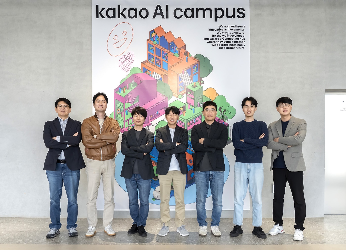 카카오가 6일 카카오 AI 캠퍼스에서 학계 전문가로 구성된 카카오 AI 자문 그룹의 발족식을 열고, 자문 방향과 연간 아젠다를 논의했다. (왼쪽부터) 김세웅 카카오 AI 커뮤니케이션 성과리더, 장준혁 한양대학교 융합전자공학부 교수, 주한별 서울대학교 컴퓨터공학부 교수, 최종현 서울대학교 전기·정보공학부 교수, 신진우 KAIST ICT 석좌교수, 이주호 KAIST 김재철AI대학원 교수, 김승룡 KAIST 김재철AI대학원 교수. 2026.03.09. (카카오 제공)