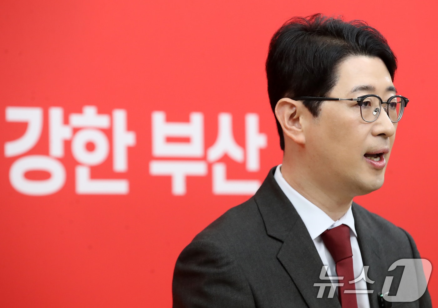 주진우 국민의힘 의원이 9일 오전 부산 연제구 부산시의회 브리핑룸에서 6·3 지방선거 부산시장 출마를 선언하고 있다. 2026.3.9 ⓒ 뉴스1 윤일지 기자