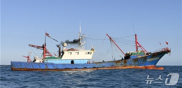 중국 어선 A호(제주해경서 제공. 재판매 및 DB금지)/뉴스1