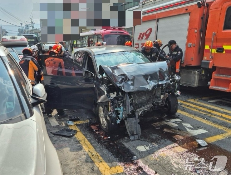  보령 대천동 교통사고 현장. (보령소방서 제공,  재판매 및 DB금지) / 뉴스1