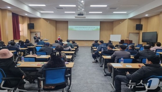 강원 태백시가 지난 5일 시 농업기술센터에서 '2026년 외국인 계절근로자 농가 사전교육 설명회'를 개최했다. (태백시 제공. 재판매 및 DB금지) 2026.3.9/뉴스1