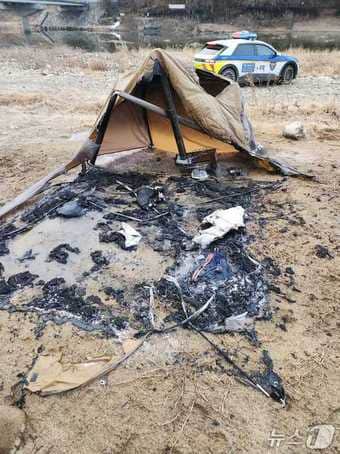 강원 영월 주천면 주천교 인근 강변 텐트 화재 현장.(강원도소방본부 제공, 재판매 및 DB금지)