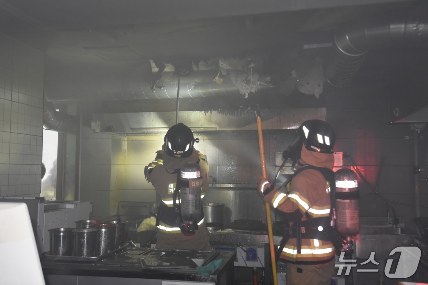 불이 난 음식 주방.(대전소방본부 제공) /뉴스1