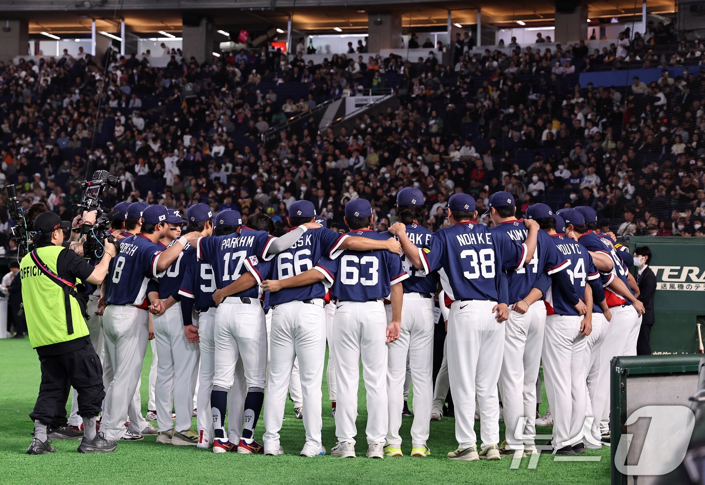 9일 일본 도쿄돔에서 열리는 2026 월드베이스볼클래식 조별리그 C조 대한민국과 호주의 경기에 앞서 한국 대표팀 선수들이 결의를 다지고 있다. 2026.3.9 ⓒ 뉴스1 구윤성 기자