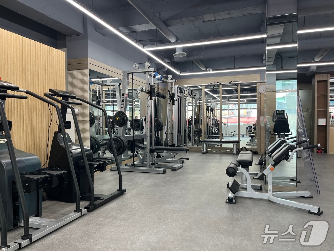 어르신 전용 헬스장 사당점 내부 모습.(동작구 제공)